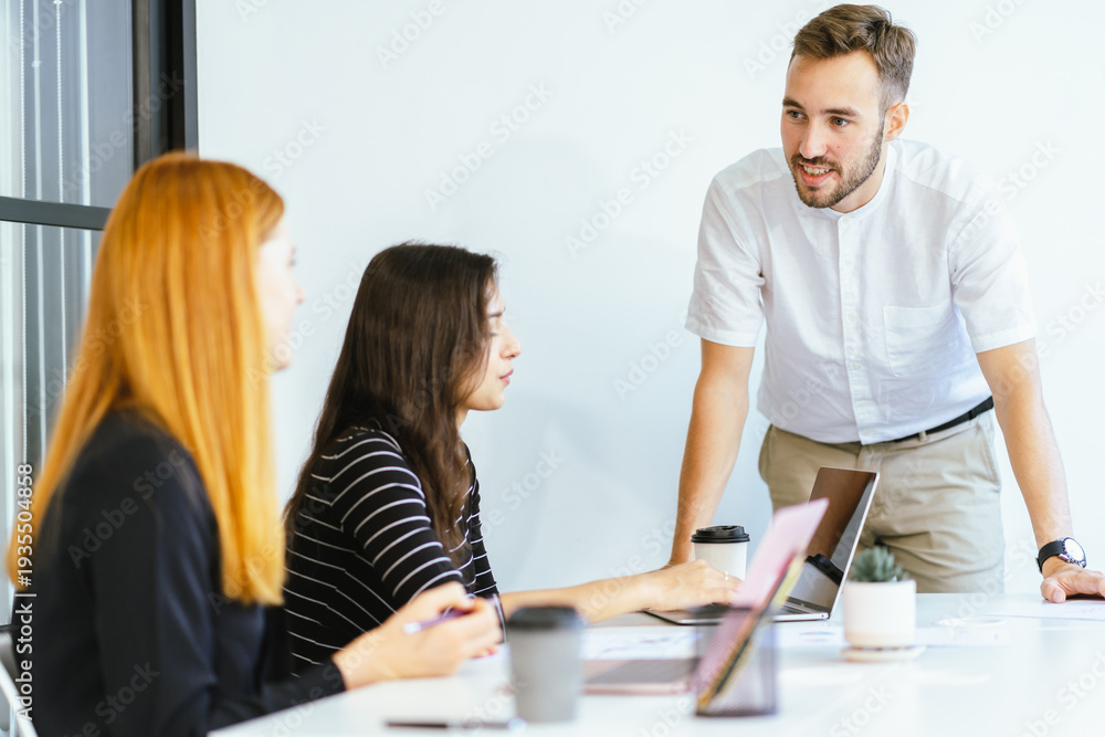 Obraz premium Meeting planning guide the business marketing team in corporate environment, information management and consultation support presentation strategy, finance decisions, creative idea brainstorm sharing