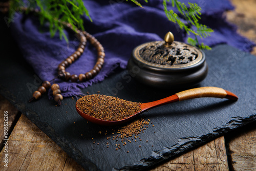 Quadro su tela Chinese Medicinal Dodder Seeds with Traditional Wellness Herbs