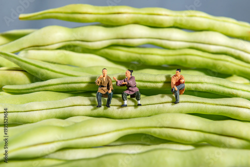 Konstfotografi Miniature People on Fresh Green Beans Creative Concept