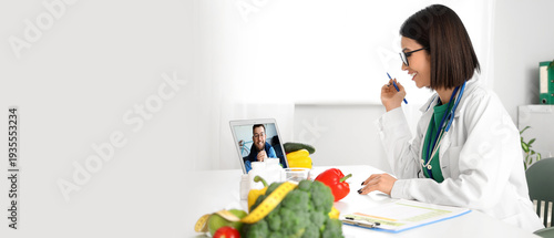 Female nutritionist video c...