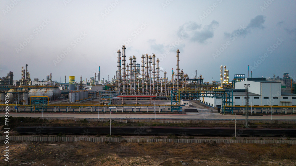 Fototapeta premium Refinery and chemical plant complex