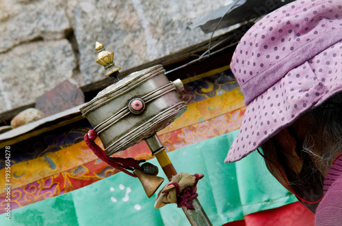 Tableau sur toile Handheld Tibetan Buddhist Prayer Wheel Held by a Pilgrim