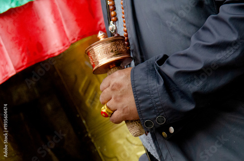 Cuadro en lienzo Handheld Tibetan Buddhist Prayer Wheel Held by a Pilgrim