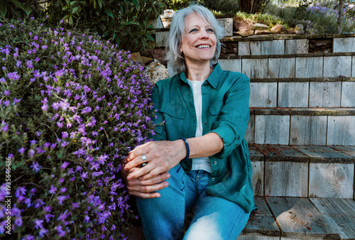 Photography Senior woman smiling in garden sitting on stairs