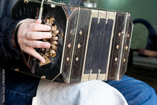 Tableau sur toile Skilled hands play vintage bandoneon