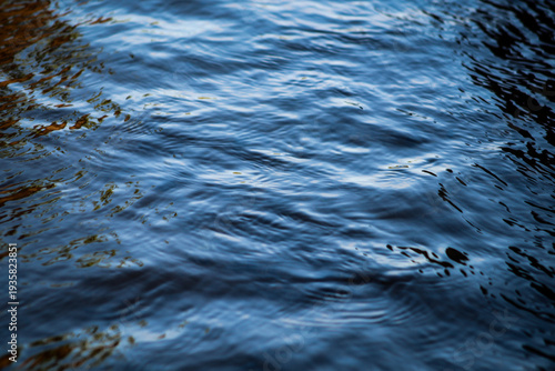 Fotografi Wallpaper of clear, glassy seawater