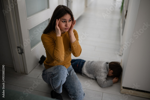 Tableau sur toile Mother feeling headache from child's tantrum
