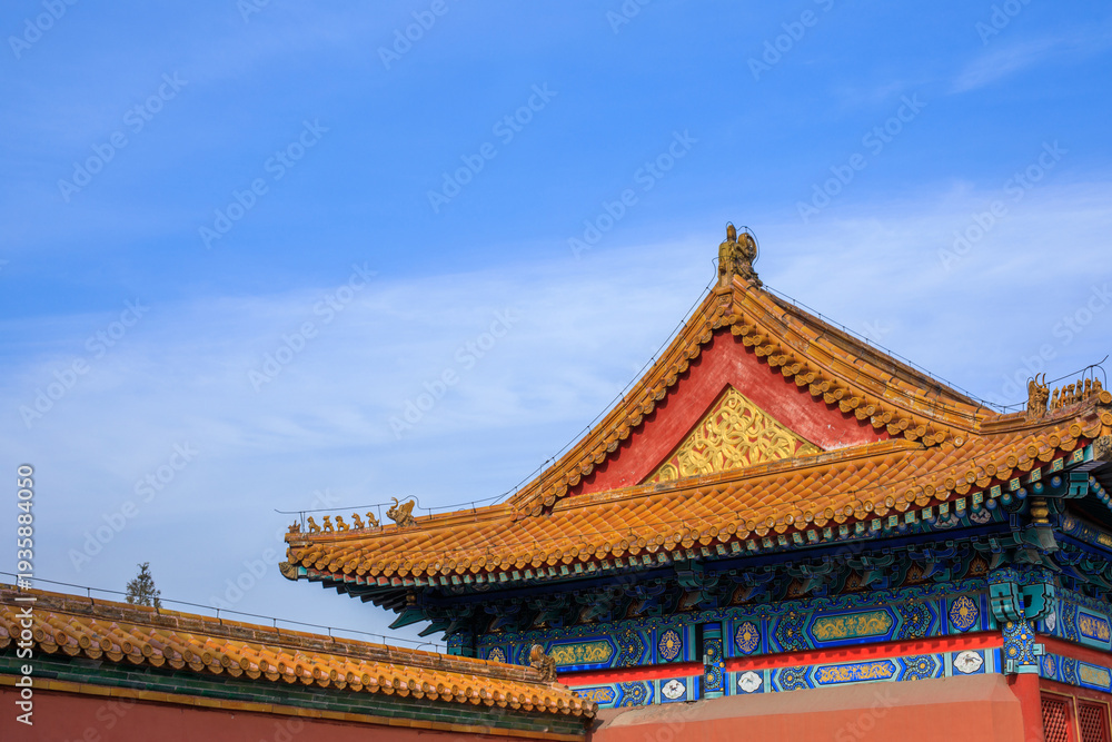 Fototapeta premium Ancient Chinese Temple Roof in Beijing with Golden Glazed Tiles