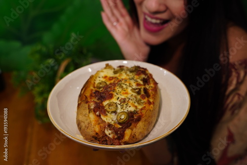 Fotografi Batata Inglesa Recheada Carne e Queijo
