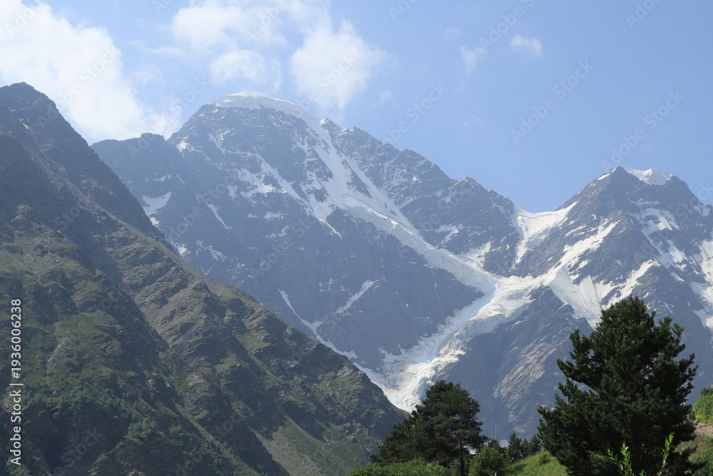 Obraz premium The North Caucasus glacier Semyorka on the slopes of Mount Donguz-Orun on a sunny summer day