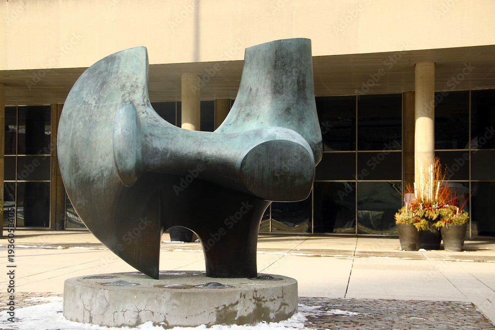 Obraz premium Toronto, Canada - February 15, 2026: The Archer sculpture by Henry Moore at Toronto City Hall, abstract bronze public art from the 1960s