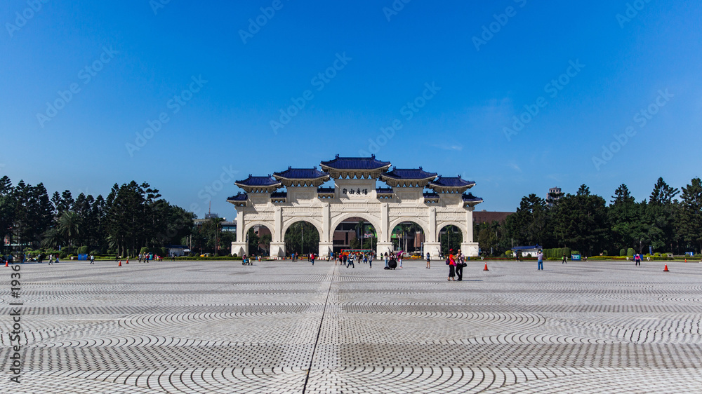 Naklejka premium Liberty Square Landmark Gate, Taipei Taiwan - Traditional Chinese Architecture