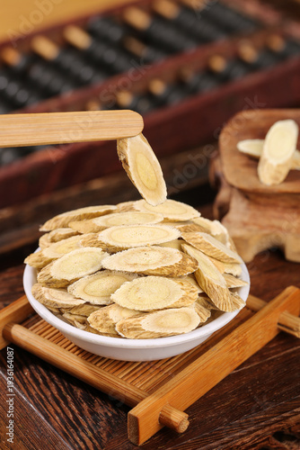 Bild auf Leinwand Traditional Chinese Astragalus Root Slices Medicinal Herbs Gansu Minxian Wild In