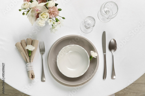 Beautiful table setting wit...