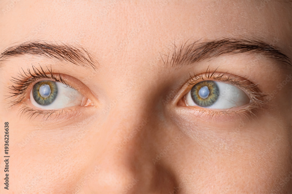 Obraz premium Woman with beautiful green eyes, closeup