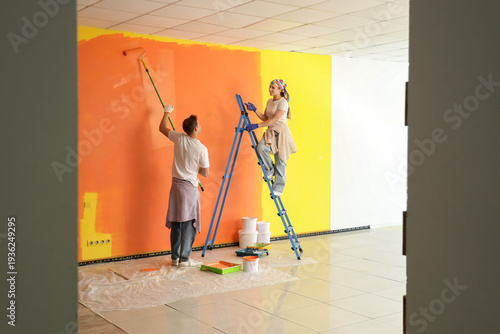 Young couple with roller an...