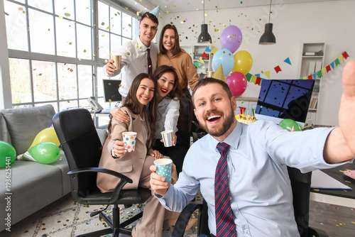 Group of young business peo...