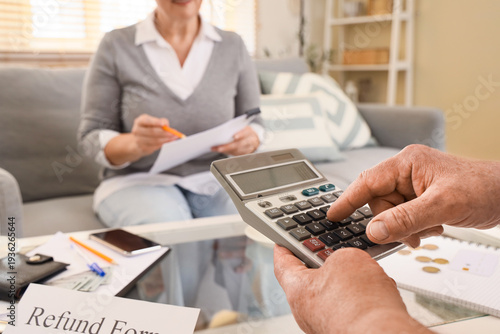 Senior couple with refund f...
