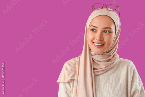 Young Muslim woman on purpl...