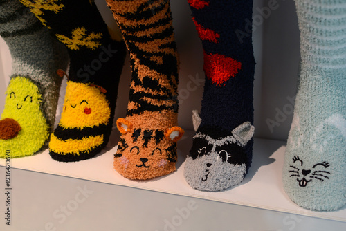 Пушистые, мягкие, теплые сувенирные носки на витрине магазина