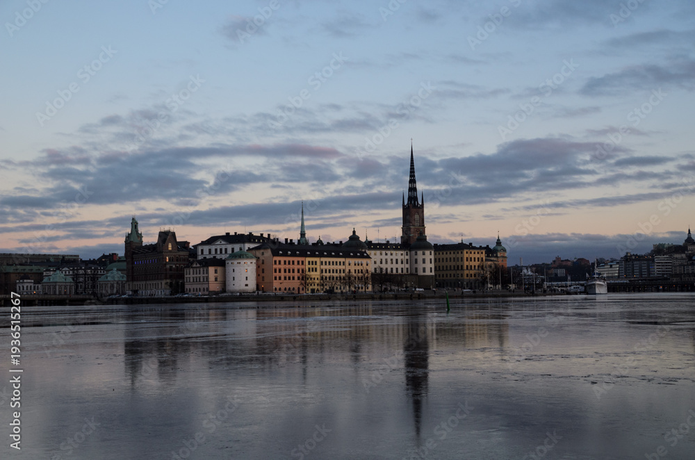 Obraz premium Riddarholmen church at blue hour dusk