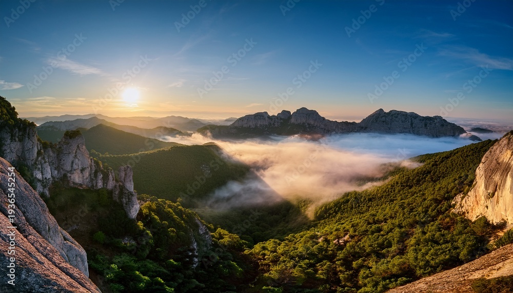 Obraz premium Paisaje Con Niebla Y Sol En La Montana Palentina