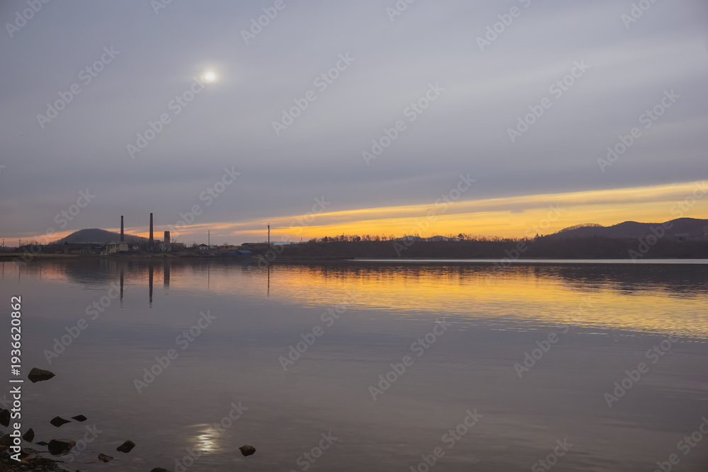 Obraz premium Sunset on the quiet coast