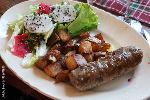 Belle andouillette et pommes de terre sautées