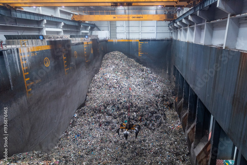 Obraz na plátně Industrial Waste Recycling Facility with Overhead Crane and Material Pile