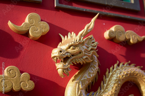 chinese dragon statue