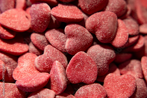 Quadro su tela Macro Shot of Red Heart-Shaped Gummy Candies with Sugar Coating