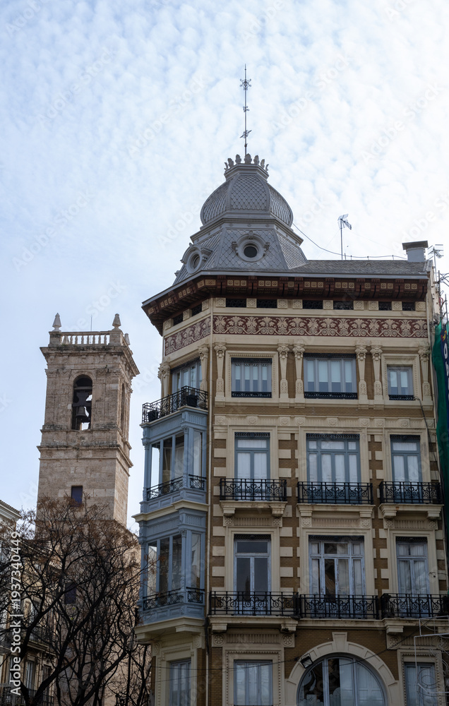Obraz premium Valencia, Spain – Stunning views of one of Spain’s most beautiful cities, featuring historic architecture, famous landmarks, lively streets and the unique Mediterranean atmosphere of Valencia.