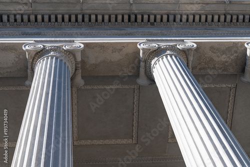 Foto Federal building facade with classical stone columns Washington DC United States
