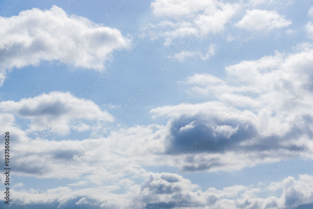 Obraz premium 春の始まりの青空と広がる雲14