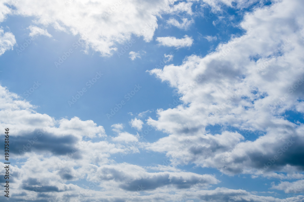 Obraz premium 春の始まりの青空と広がる雲47