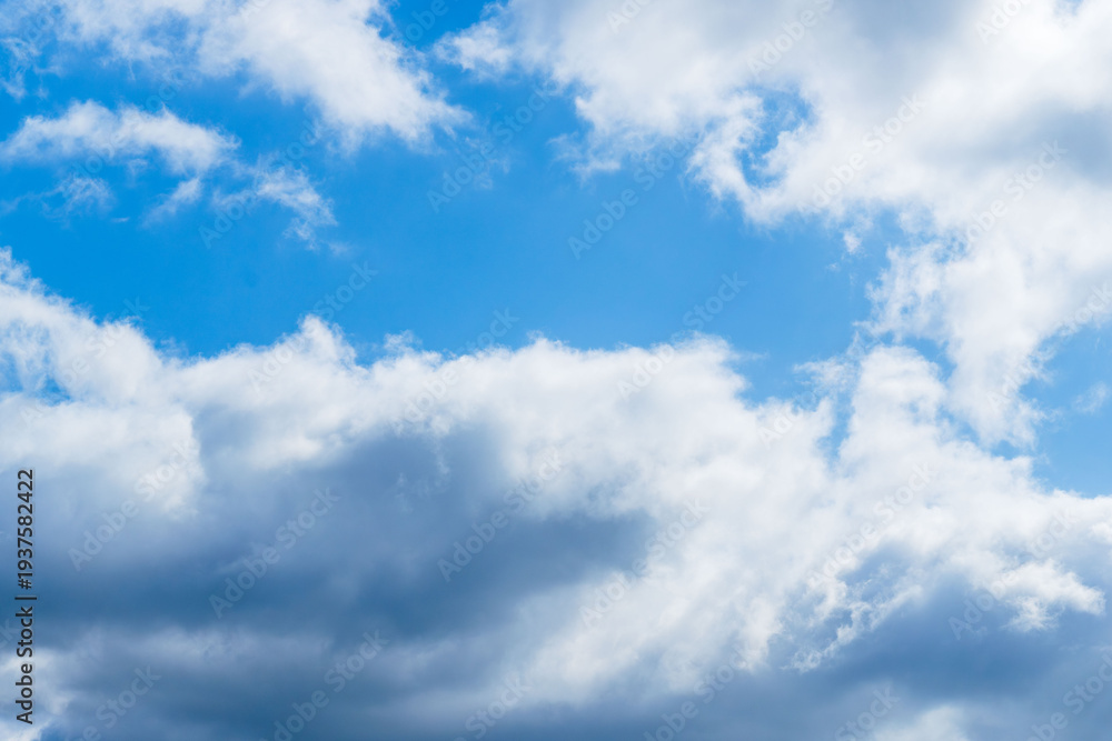 Fototapeta premium 春の始まりの青空と広がる雲68