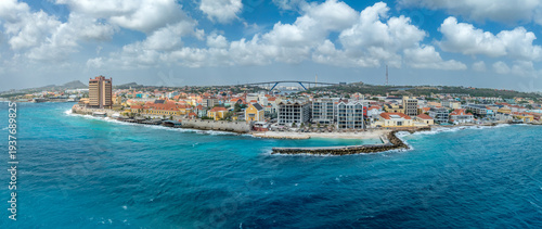 Foto Aerial view of Willemstad walled old town on the Caribbean sea with Turquoise wa