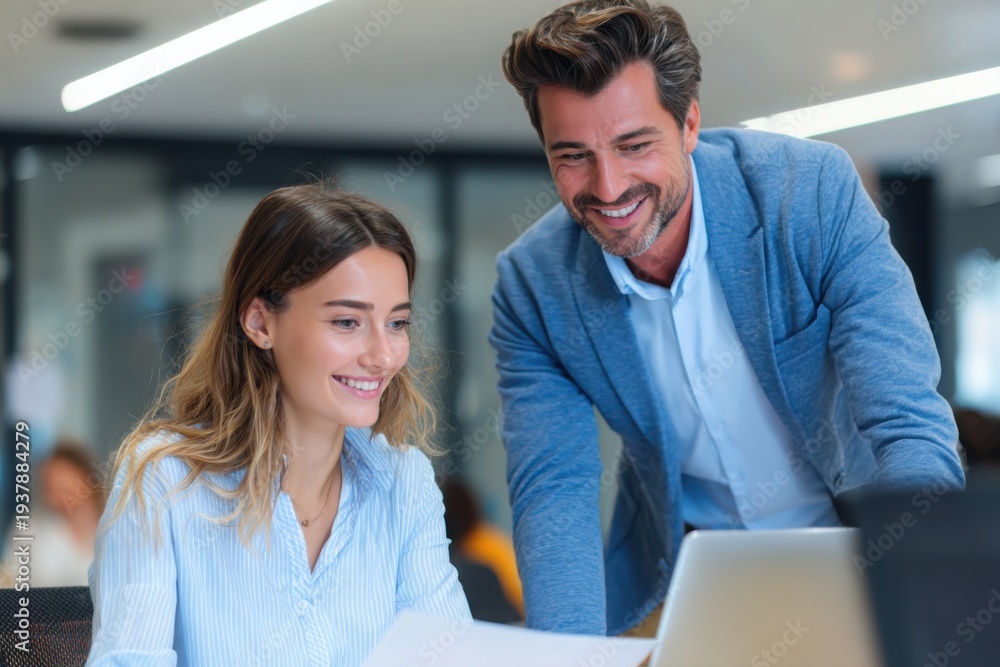 Obraz premium Experienced business colleagues working at office