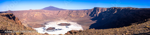 Foto Trou au Natron in French, the hole of natron, or Doon Orei, in local Teda langua