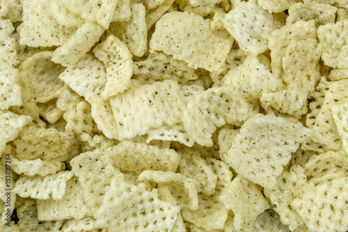 Tableau sur toile The texture of the crispy snack chips is square in shape with seaweed seasoning