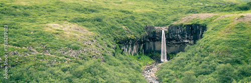 Panel kuchenny z motywem Scenic Svartifoss waterfall panoramic view from the trail in summer, Iceland landscape web banner