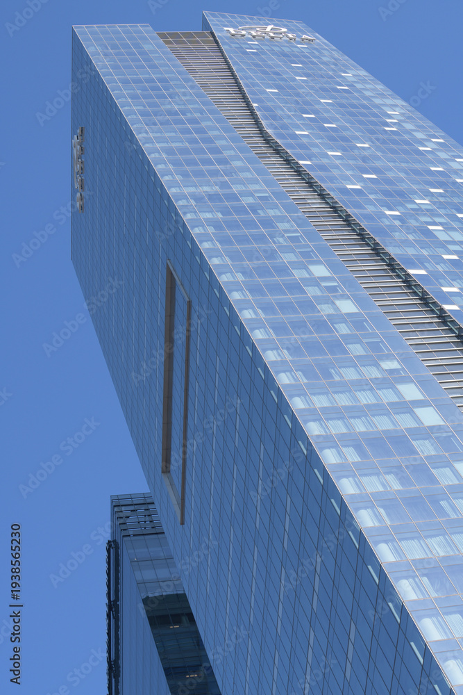 Naklejka premium oblique skyward view of Delta hotel at 75 Lower Simcoe St, Toronto