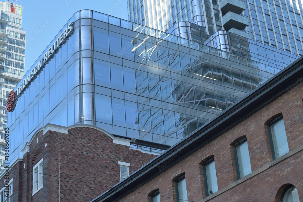 Obraz premium skyward view of Thomson Reuters mixed use tower at 19 Duncan St, Toronto