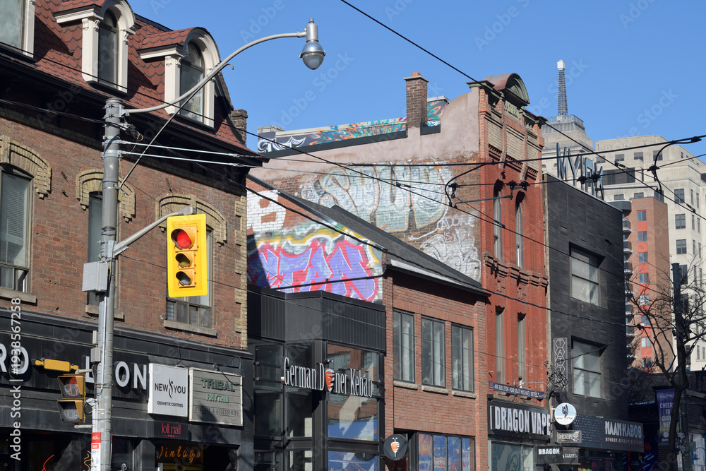 Obraz premium looking northeast, north side on Queen St W to historic and contemporary commercial properties, from John St, Toronto