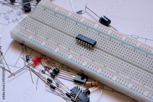 Electronic project start. Electronic circuit basics. Integrated circuit on the breadboard. 