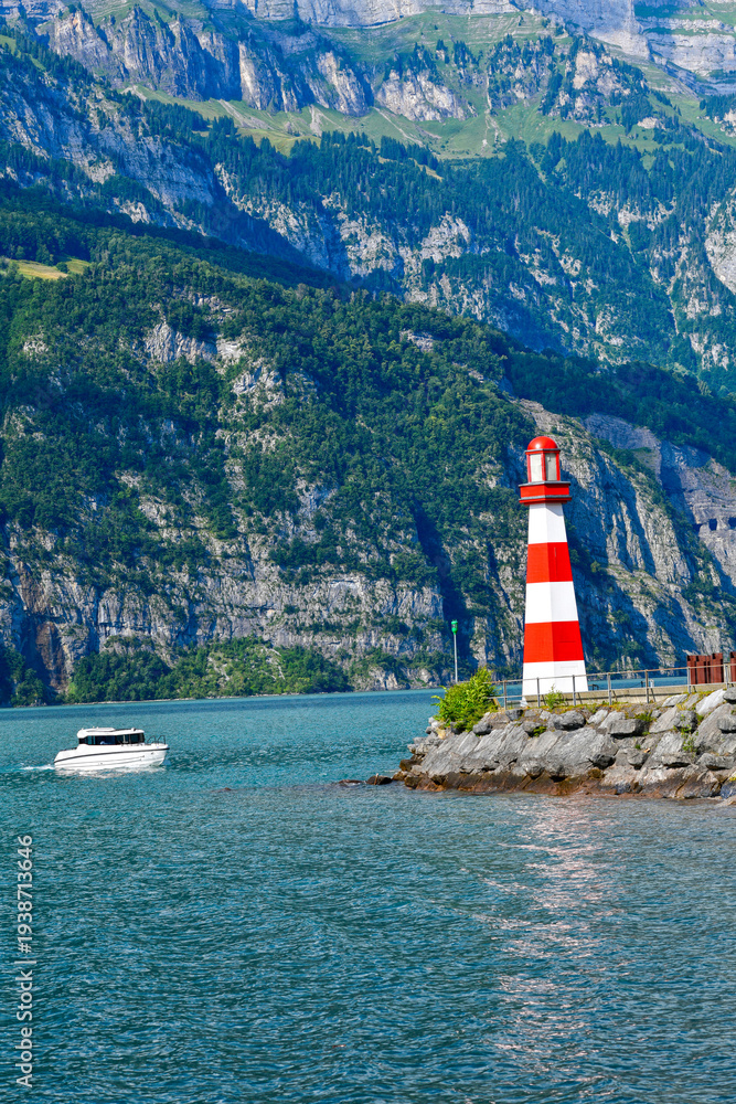 Fototapeta premium Hafen Unterterzen Gemeinde Quarten am Südufer des Walensees, Kanton St. Gallen