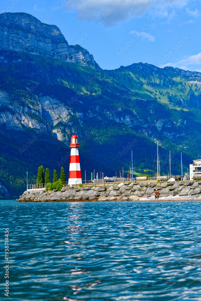 Fototapeta premium Hafen Unterterzen Gemeinde Quarten am Südufer des Walensees, Kanton St. Gallen