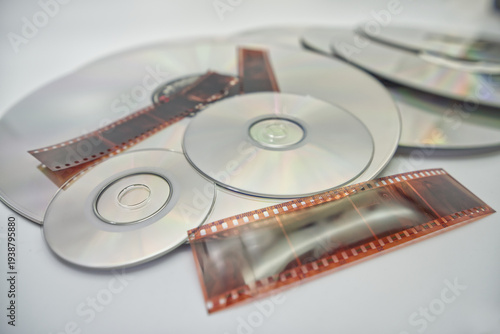 Tableau sur toile ld, cd, dvd, blu-ray, cassette tape, vhs, and roll negative film