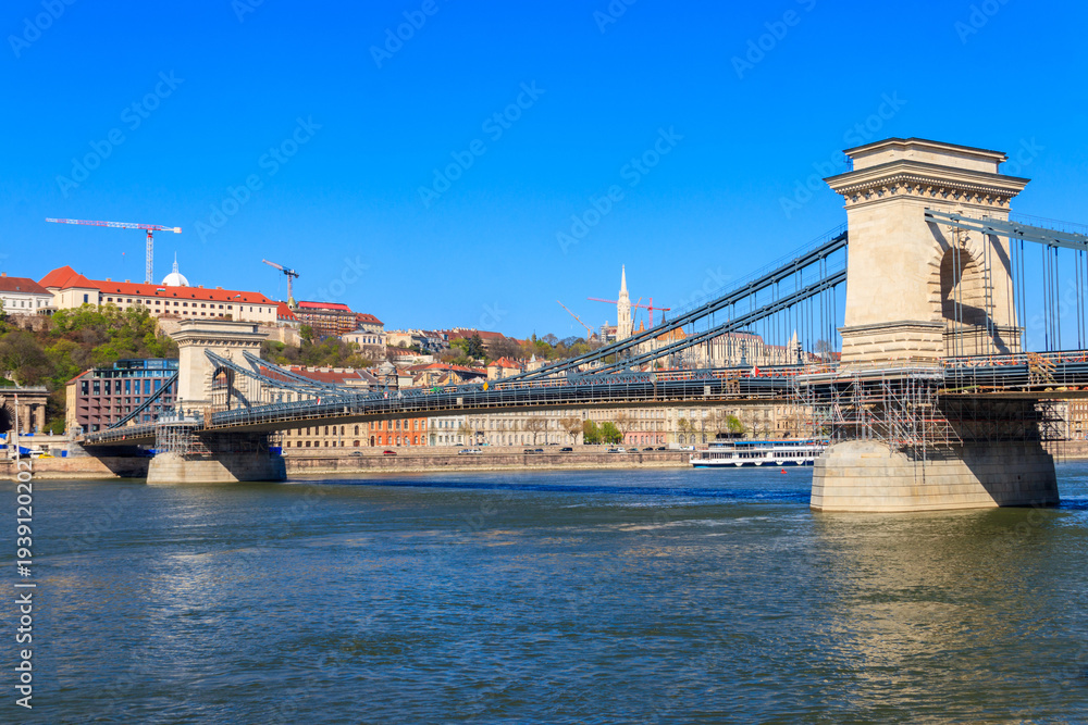 Fototapeta premium Szechenyi Chain bridge over the Danube river in Budapest, Hungary