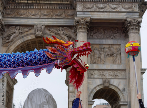 Foto drakes of chinese new years eve celebrations in milan